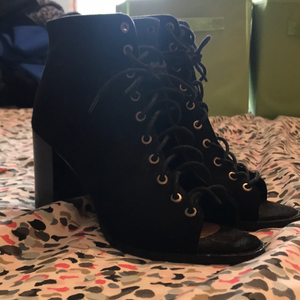 🌻 Black Open Toed Lace Up Heels